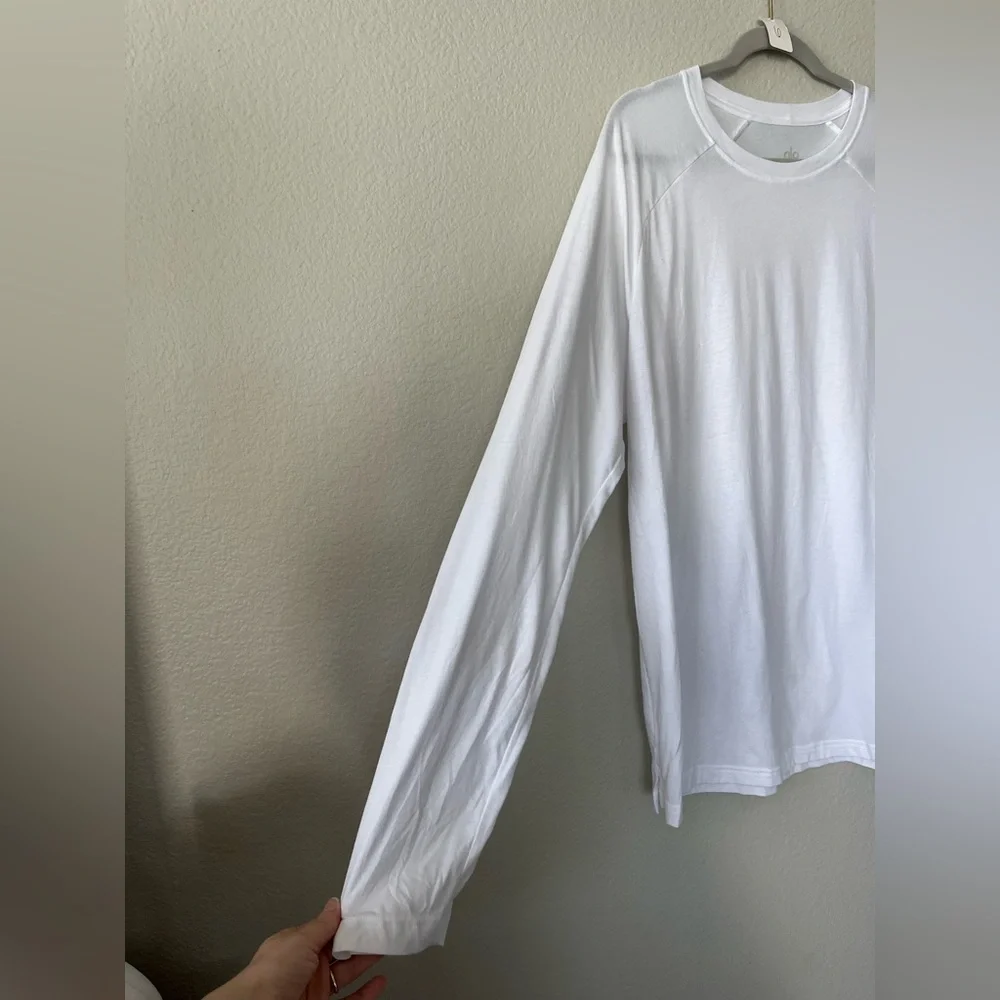 ALO Yoga Activewear Triumph Long Sleeve Tshirt in White Mens Size XL - Picture 6 of 13